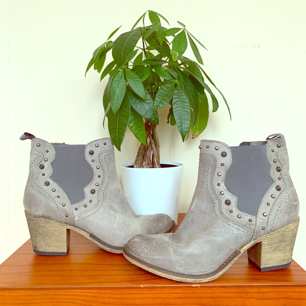 Steve Madden Grey Studded Western Heeled Bootie 39
